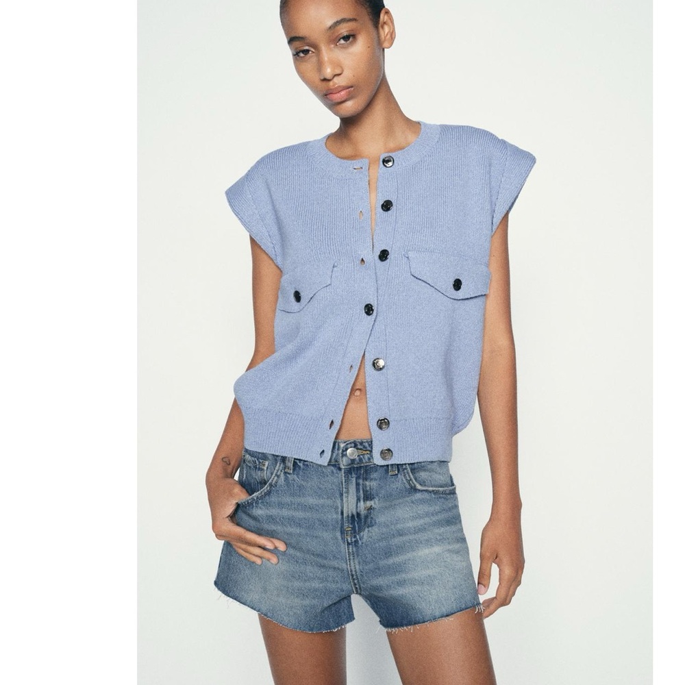 Zara
FLAP POCKET KNIT VEST
